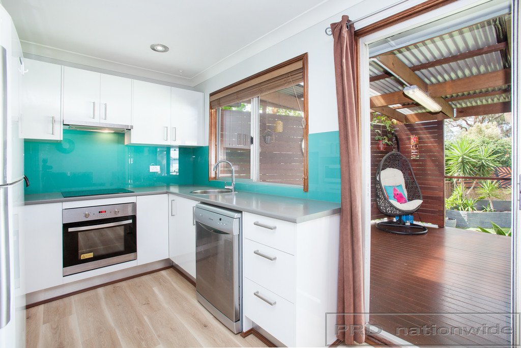 4 Evelyn Crescent THORNTON 11