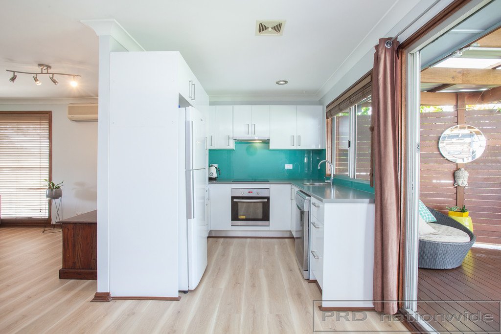 4 Evelyn Crescent THORNTON 12