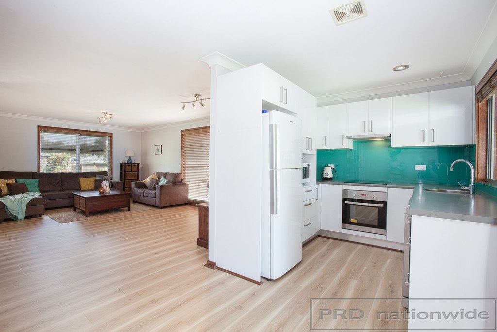 4 Evelyn Crescent THORNTON 13