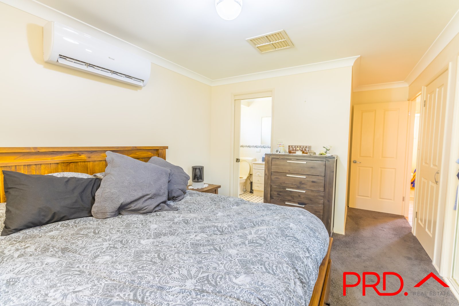 4 Finch Place TAMWORTH 4