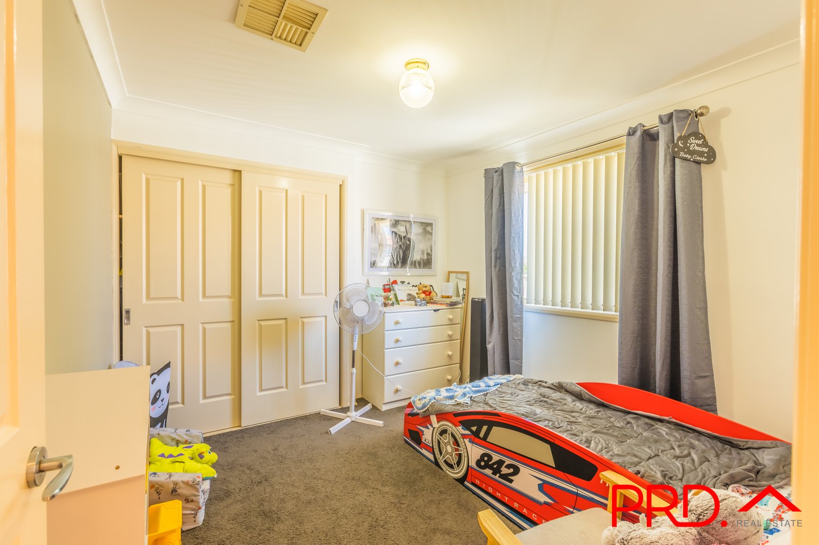 4 Finch Place TAMWORTH 6
