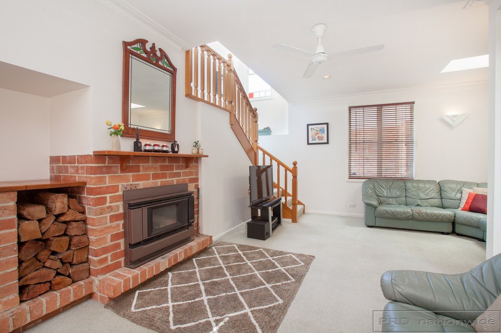 4 Foveaux Cres  METFORD 7