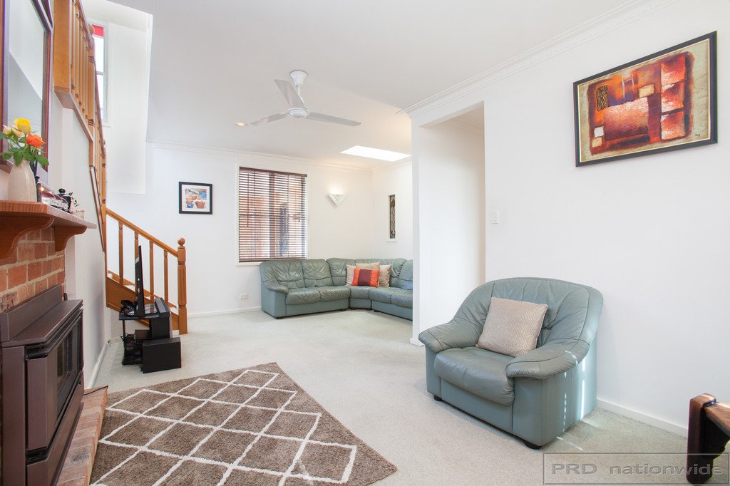 4 Foveaux Cres  METFORD 8