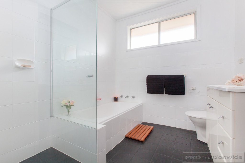 4 Foveaux Cres  METFORD 10
