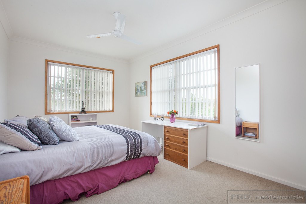 4 Foveaux Cres  METFORD 12