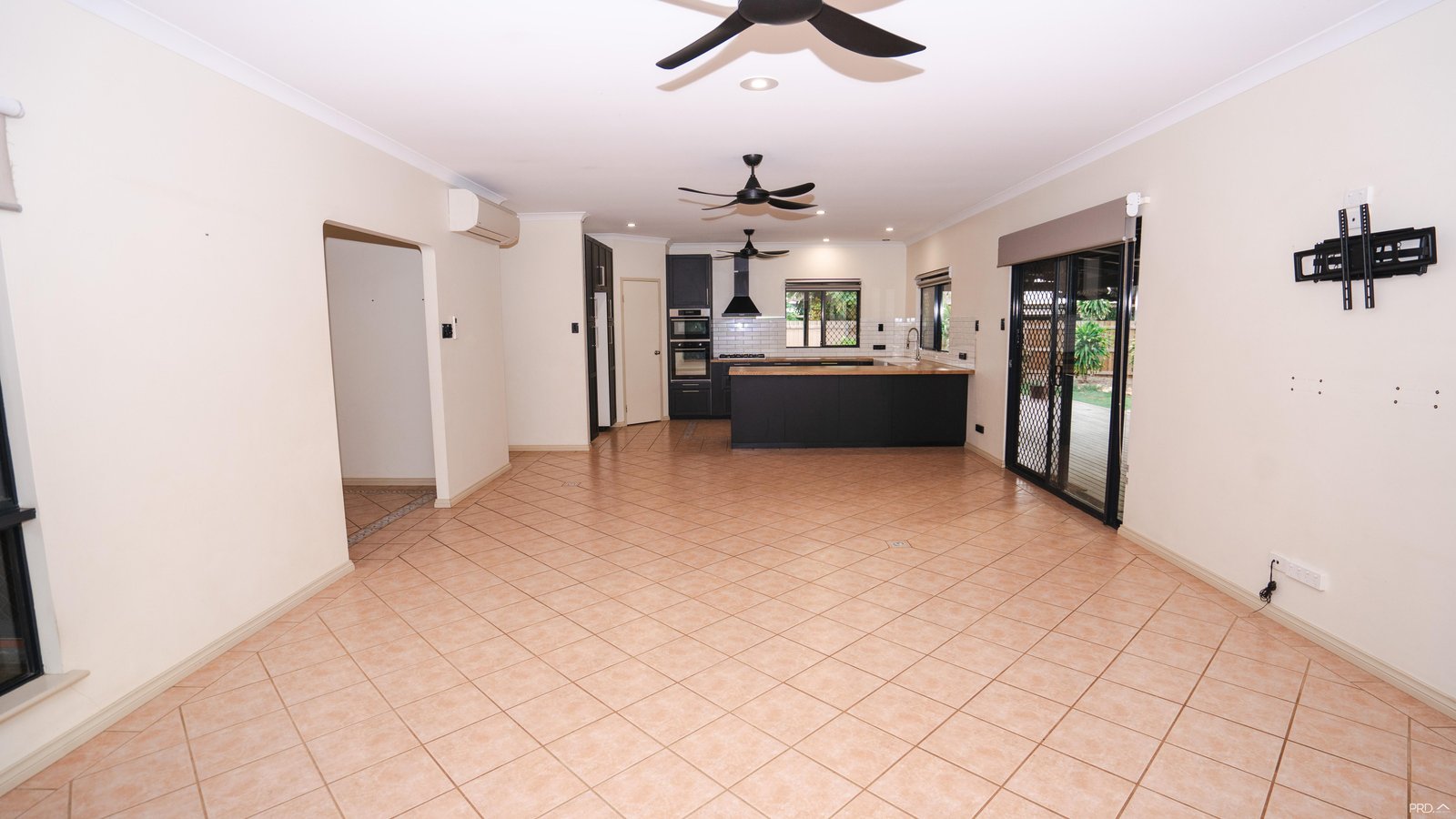4 Fox Court CABLE BEACH 11