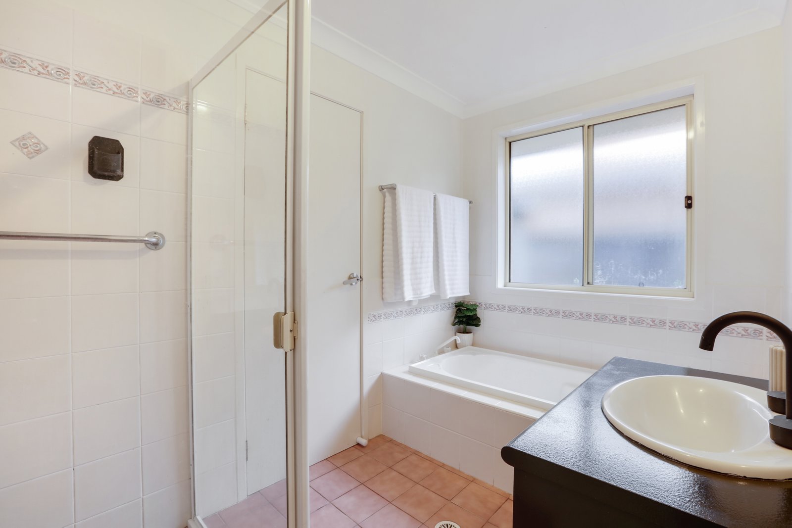 4 Foxwood Place HORSLEY 7