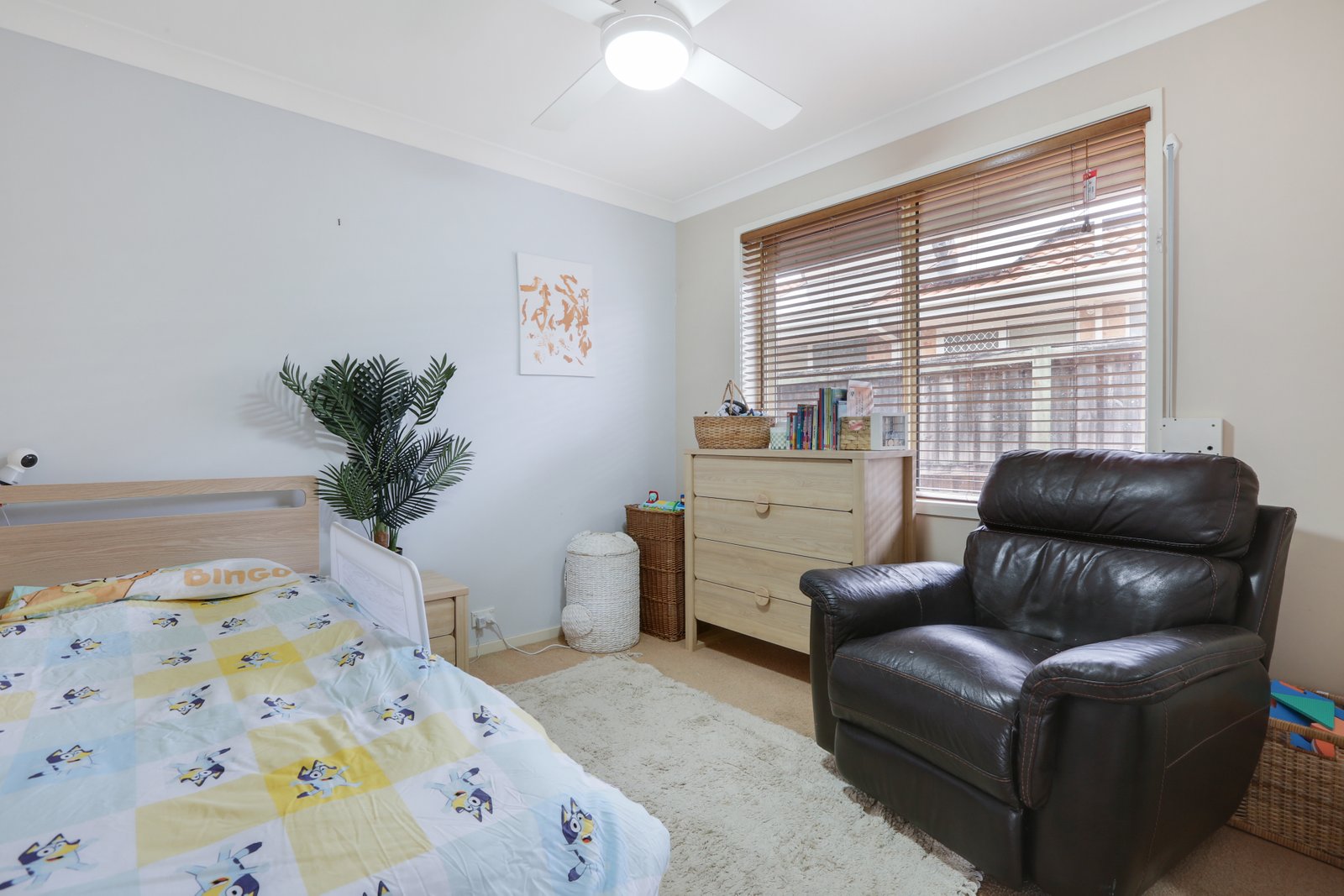 4 Foxwood Place HORSLEY 8