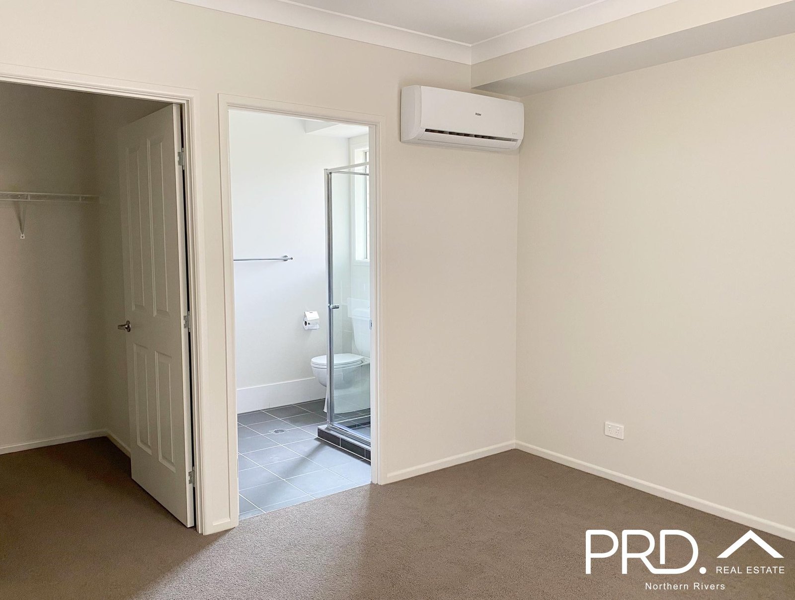 4 Fryer Lane CASINO 8