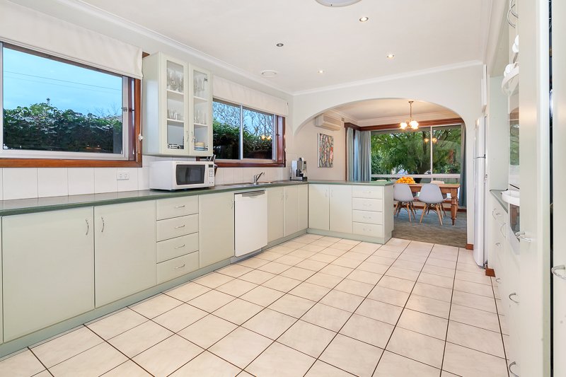 4 Glendale Court LAKE WENDOUREE 6