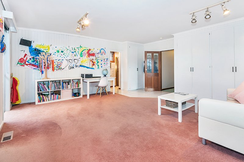 4 Glendale Court LAKE WENDOUREE 11