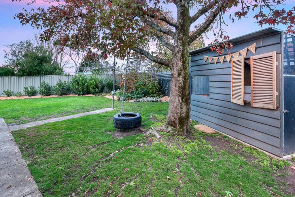 4 Glendale Court LAKE WENDOUREE 16