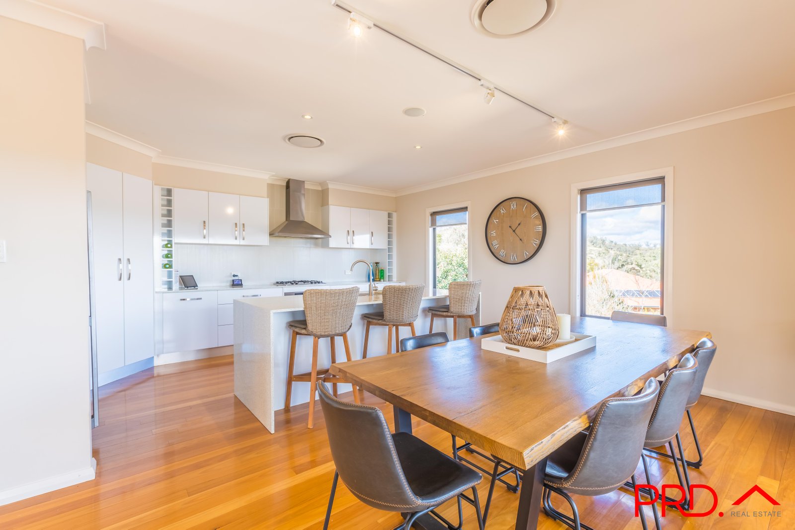4 Glenview Place TAMWORTH 6