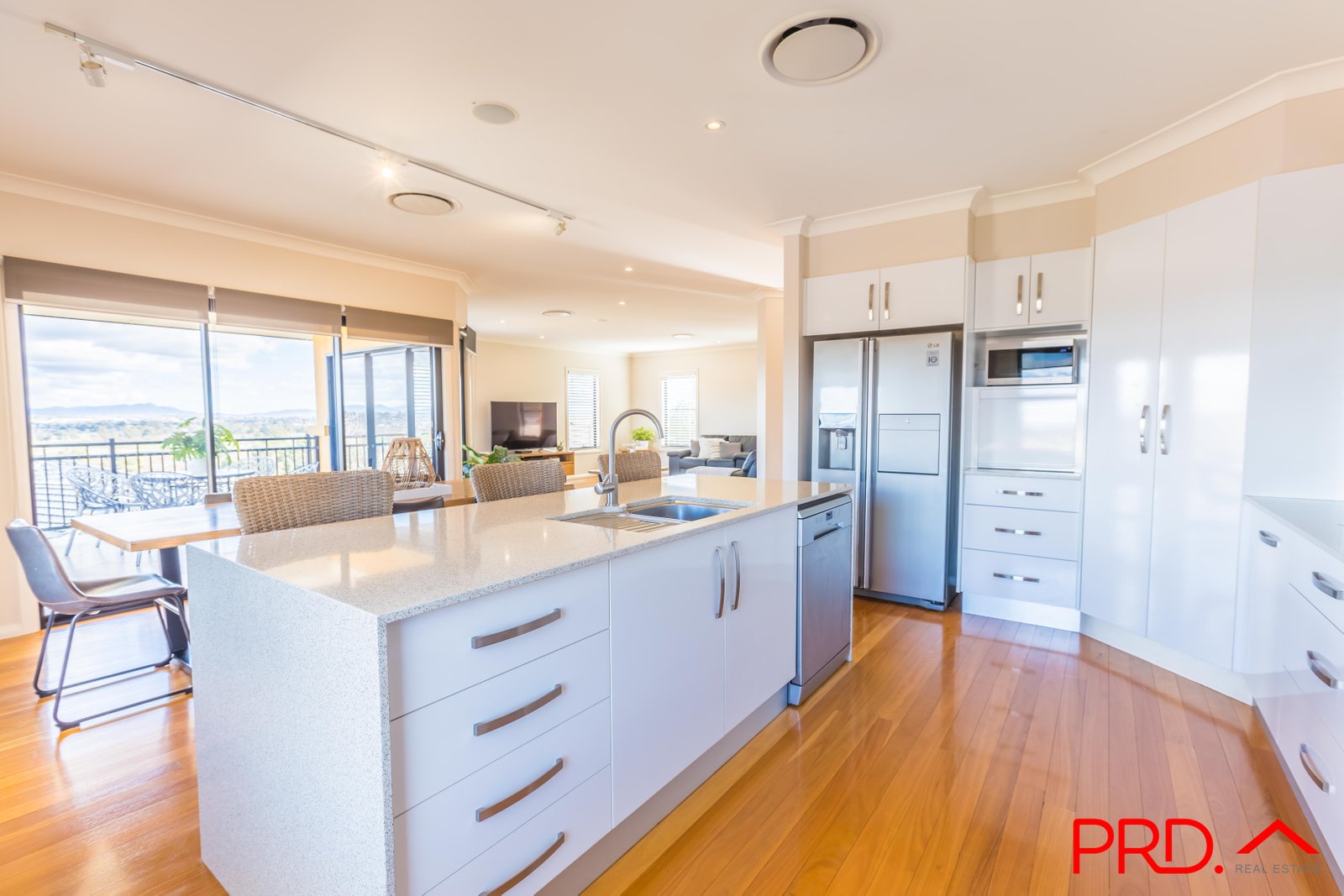 4 Glenview Place TAMWORTH 7