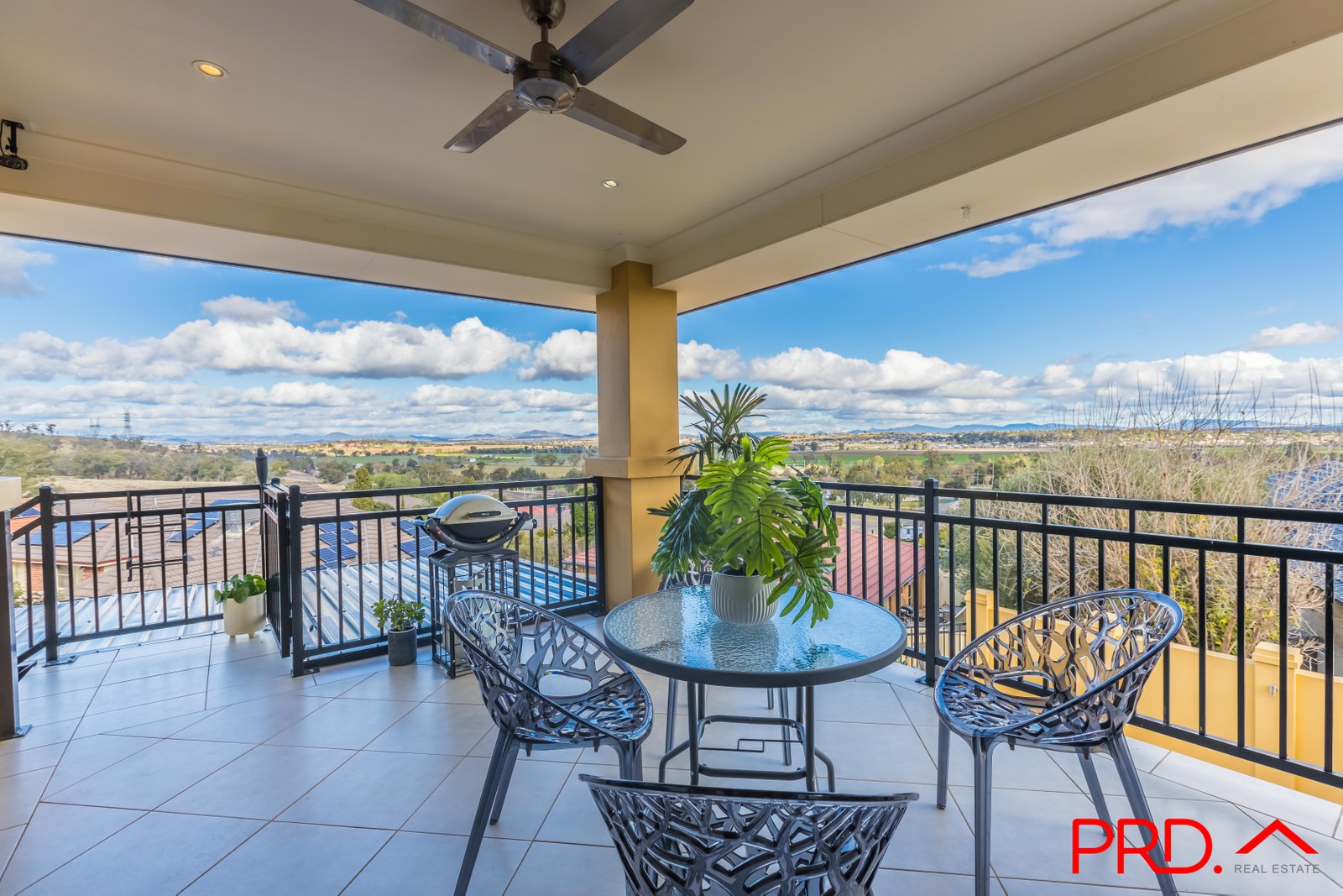 4 Glenview Place TAMWORTH 8