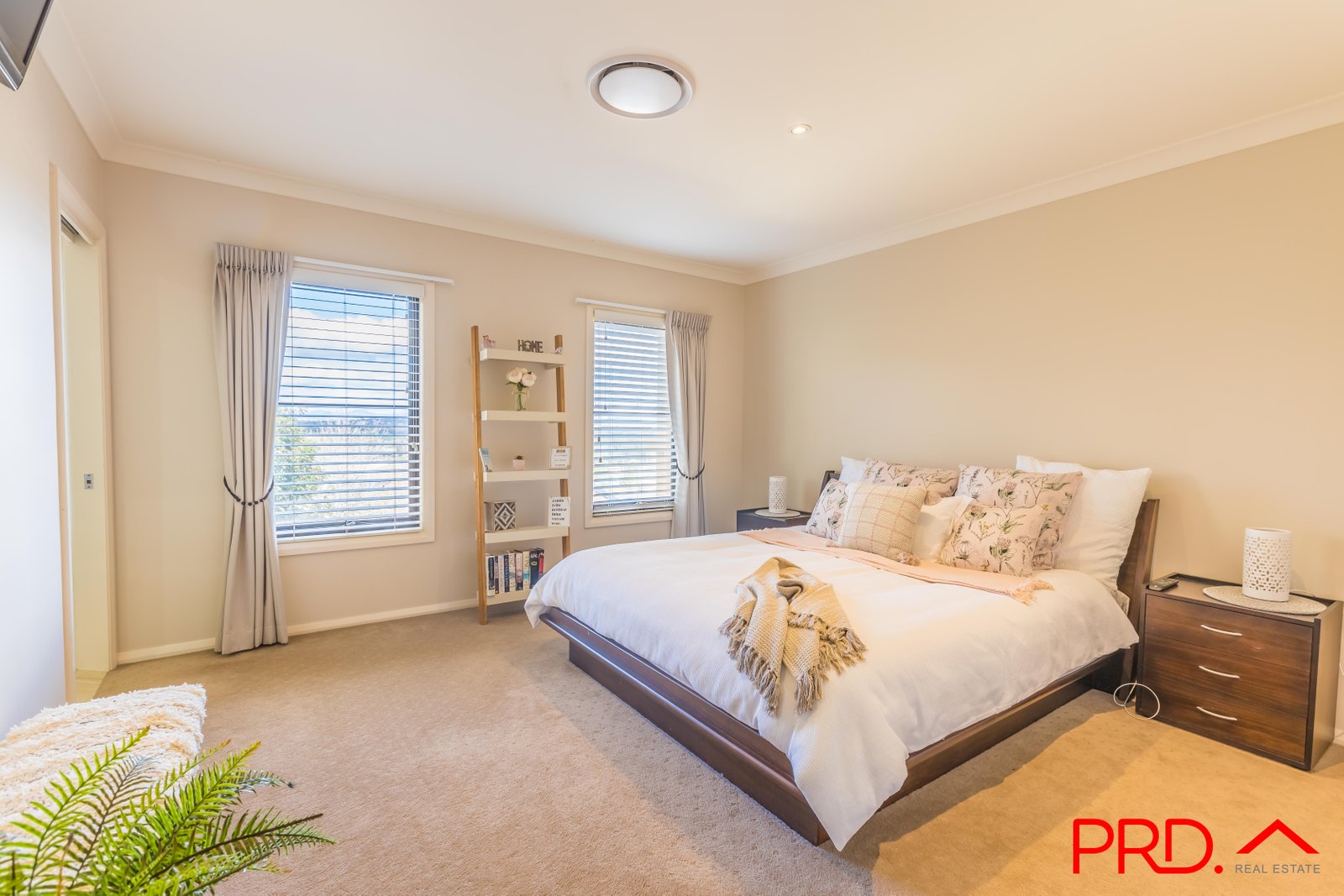 4 Glenview Place TAMWORTH 9