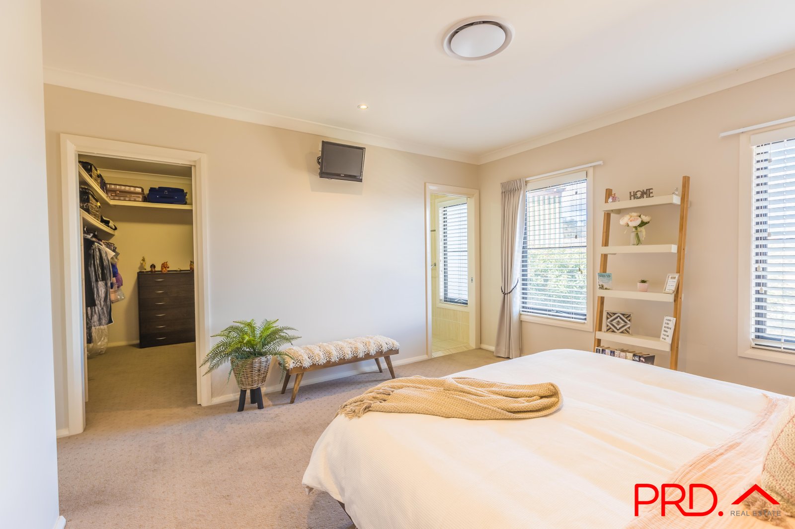 4 Glenview Place TAMWORTH 10