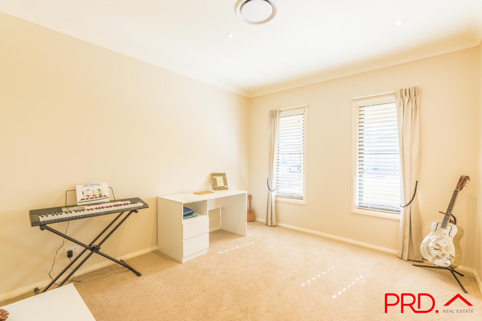 4 Glenview Place TAMWORTH 15