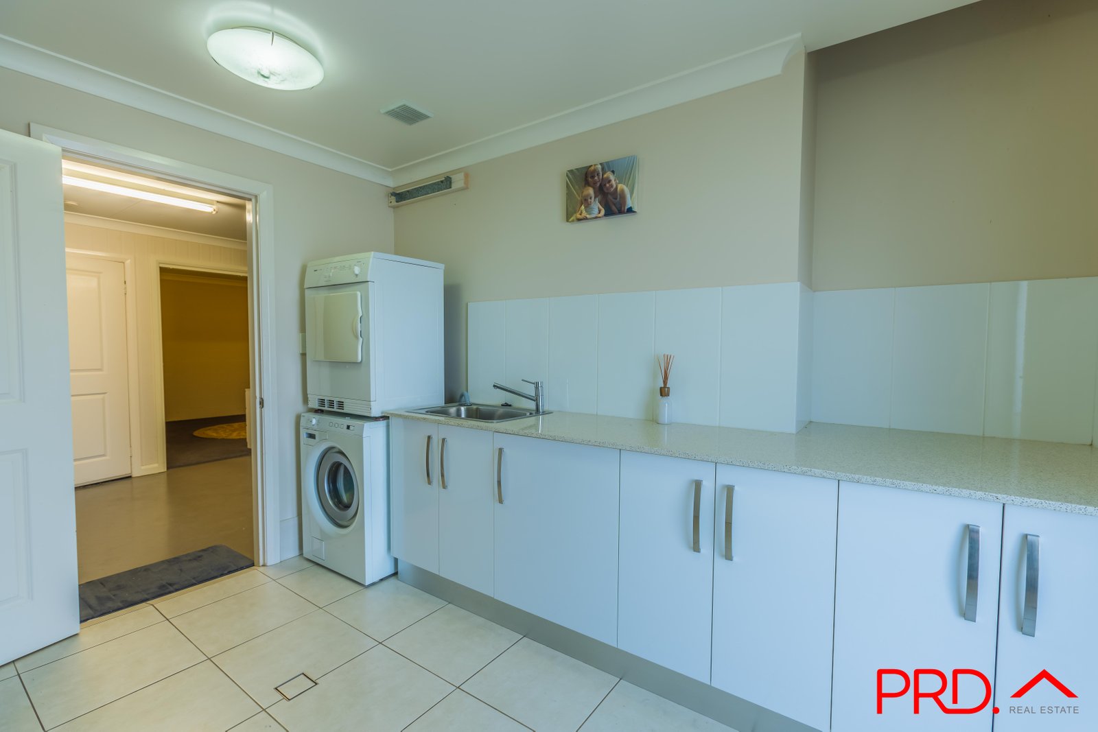 4 Glenview Place TAMWORTH 19