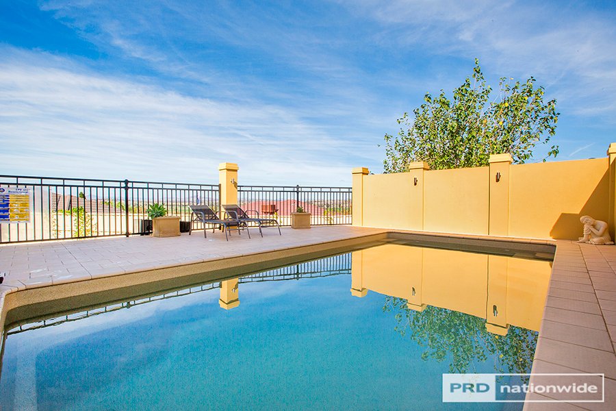 4 Glenview Place TAMWORTH 4