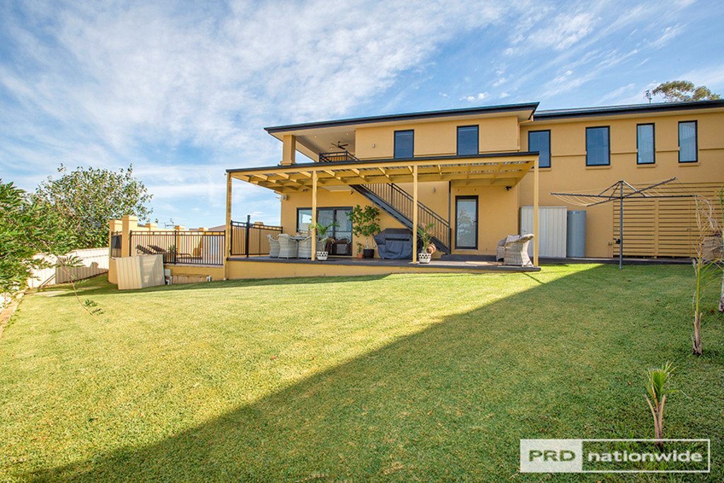 4 Glenview Place TAMWORTH 6