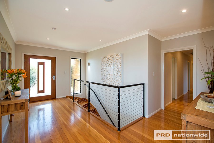 4 Glenview Place TAMWORTH 8