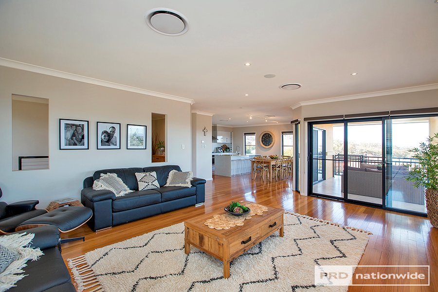 4 Glenview Place TAMWORTH 9