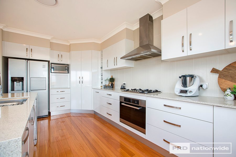 4 Glenview Place TAMWORTH 10