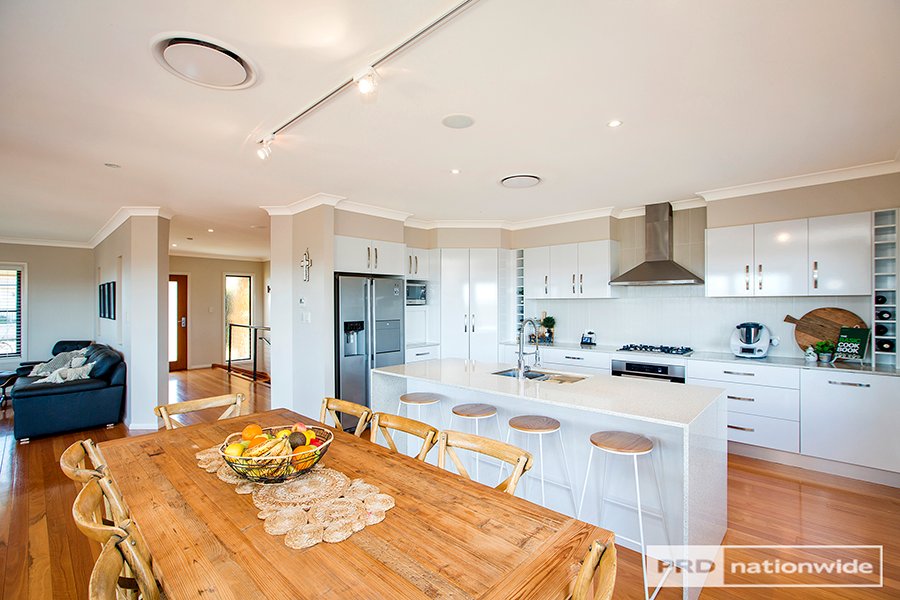 4 Glenview Place TAMWORTH 11