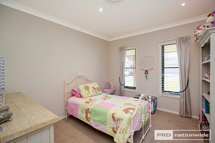4 Glenview Place TAMWORTH 15