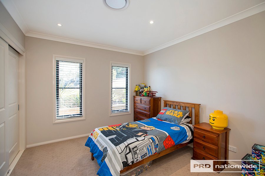 4 Glenview Place TAMWORTH 16