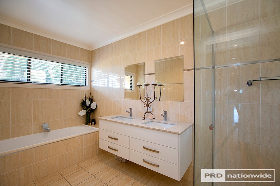 4 Glenview Place TAMWORTH 17