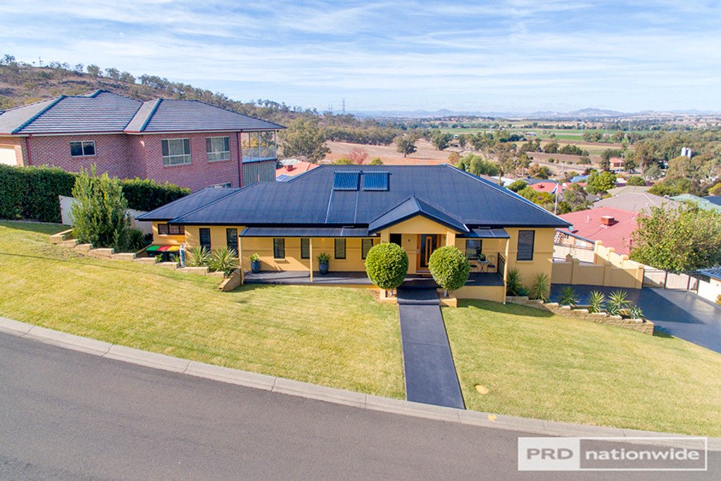 4 Glenview Place TAMWORTH 21