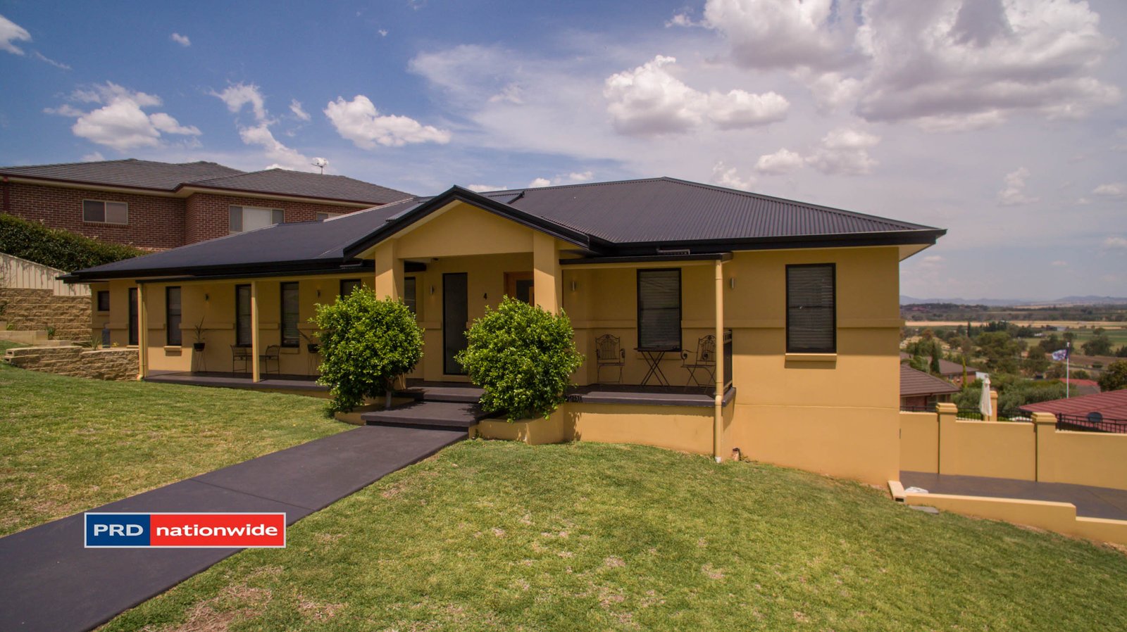 4 Glenview Place TAMWORTH 1