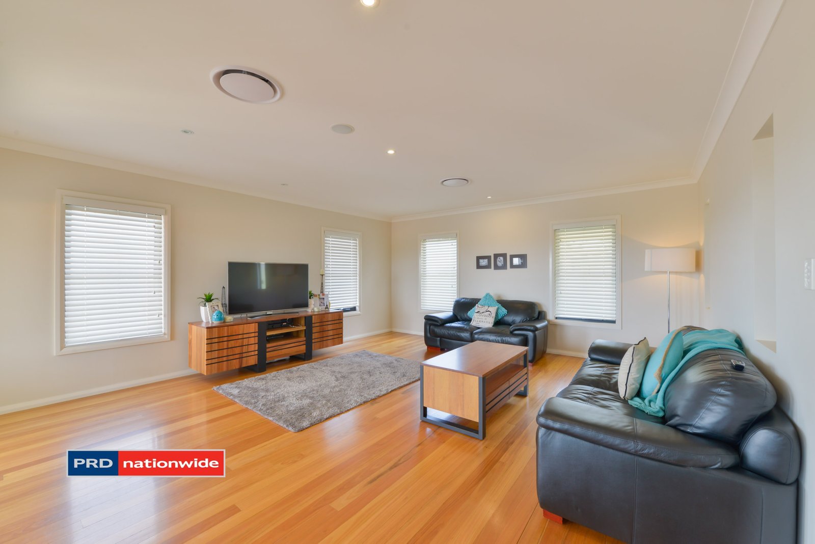 4 Glenview Place TAMWORTH 5