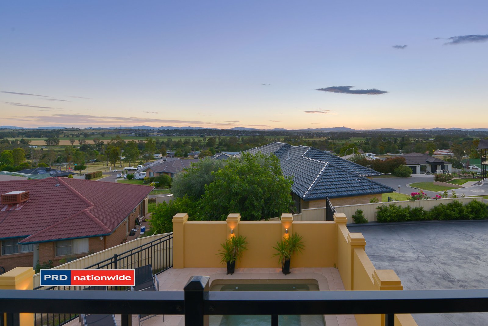 4 Glenview Place TAMWORTH 8