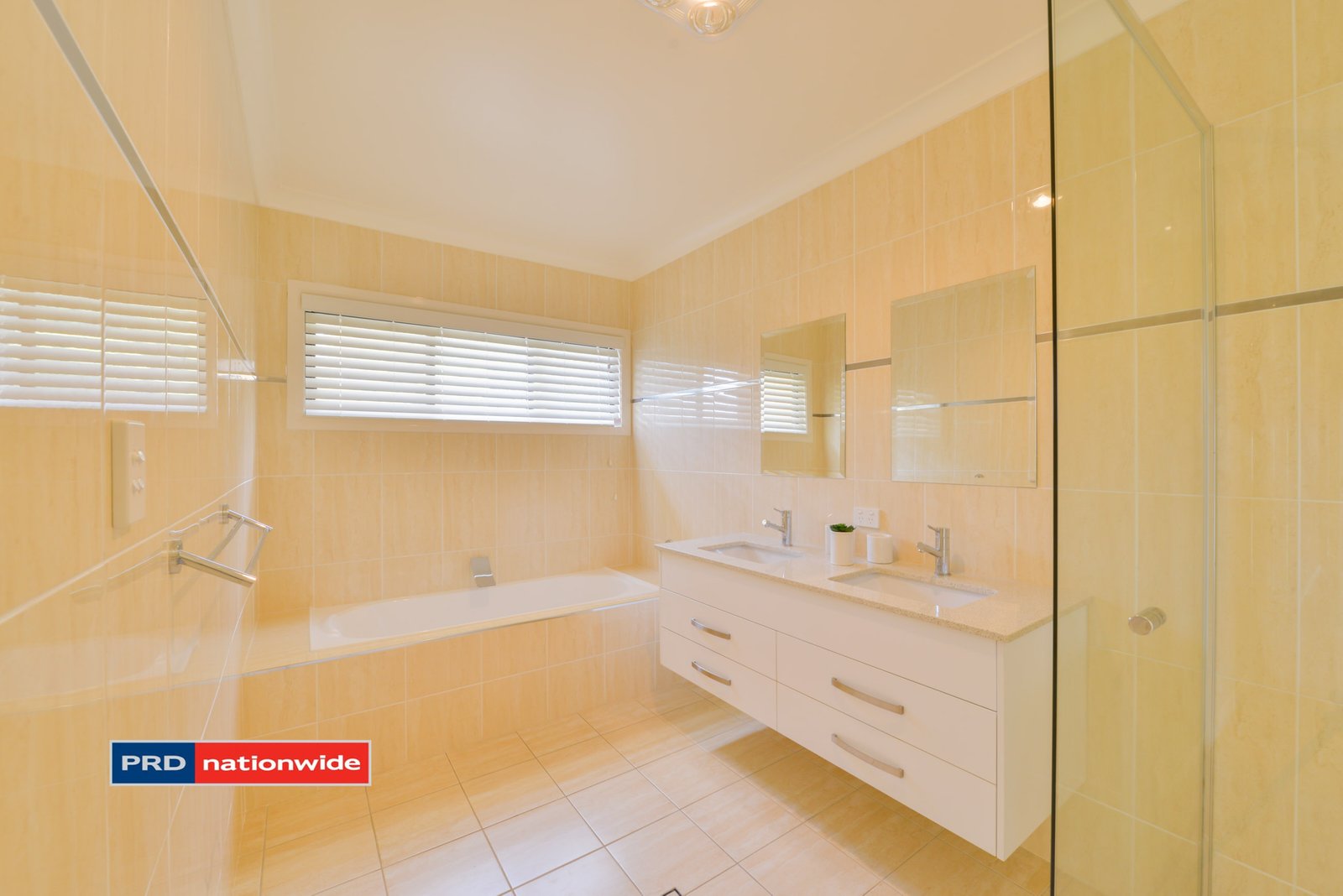 4 Glenview Place TAMWORTH 19