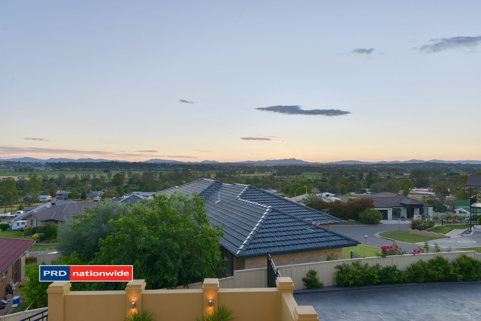 4 Glenview Place TAMWORTH 25
