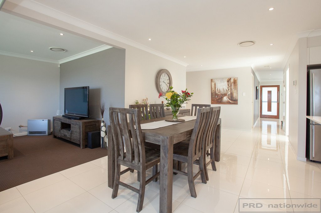 4 Golden Whistler Avenue ABERGLASSLYN 4