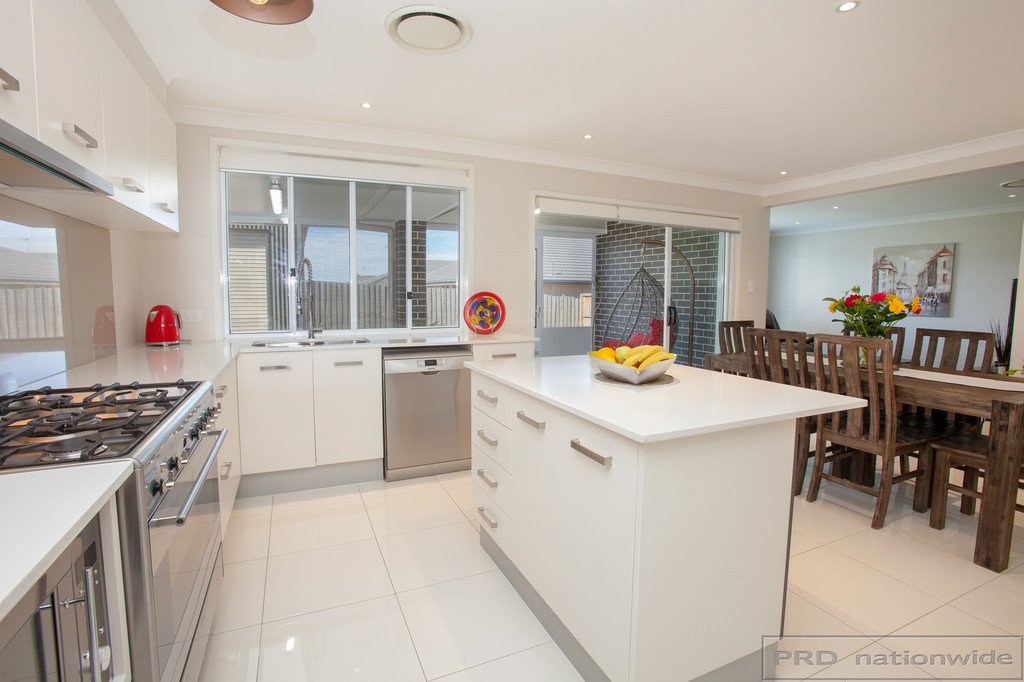 4 Golden Whistler Avenue ABERGLASSLYN 8