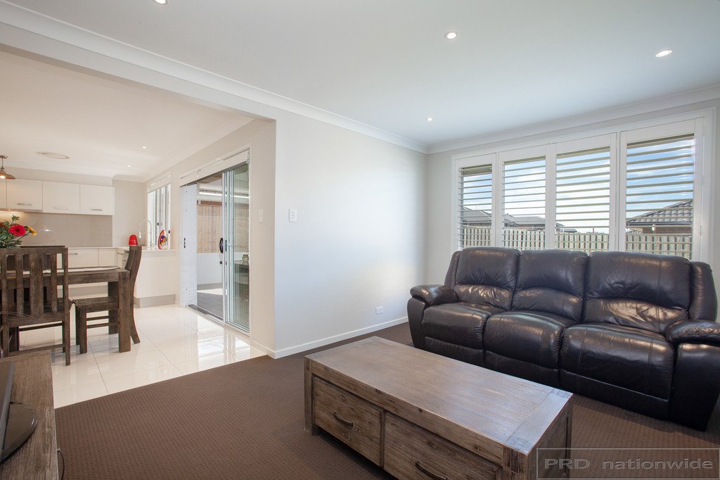 4 Golden Whistler Avenue ABERGLASSLYN 9