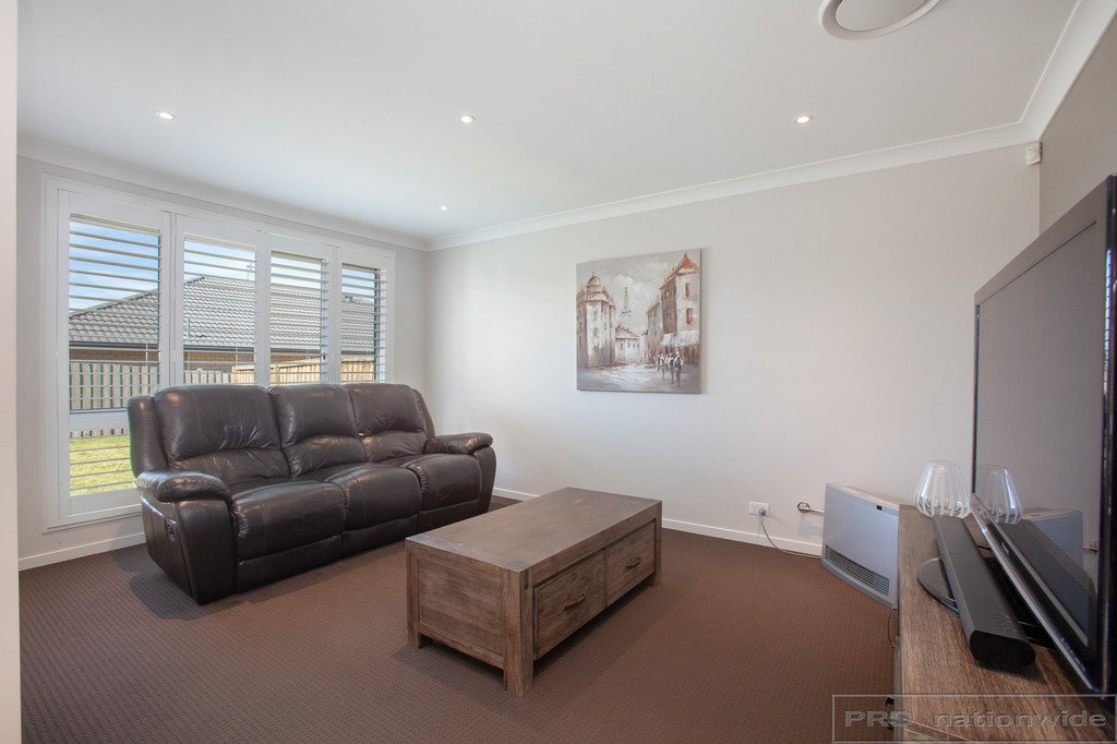 4 Golden Whistler Avenue ABERGLASSLYN 10