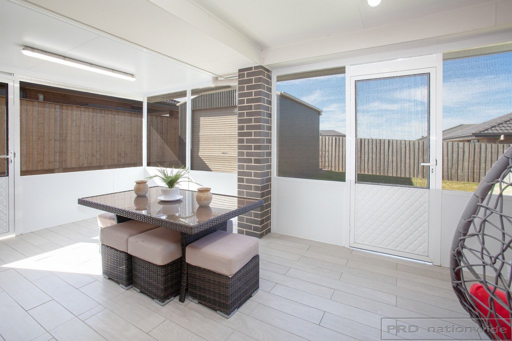 4 Golden Whistler Avenue ABERGLASSLYN 11