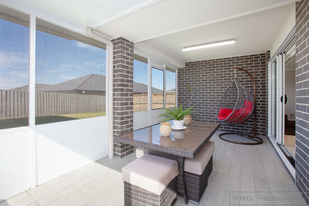 4 Golden Whistler Avenue ABERGLASSLYN 12