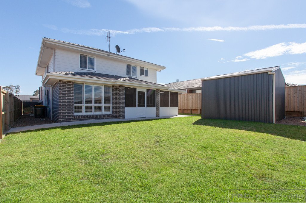 4 Golden Whistler Avenue ABERGLASSLYN 13