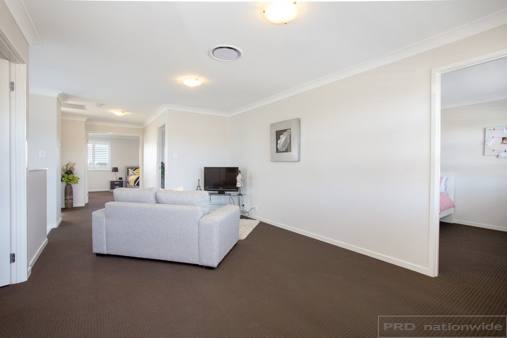 4 Golden Whistler Avenue ABERGLASSLYN 17