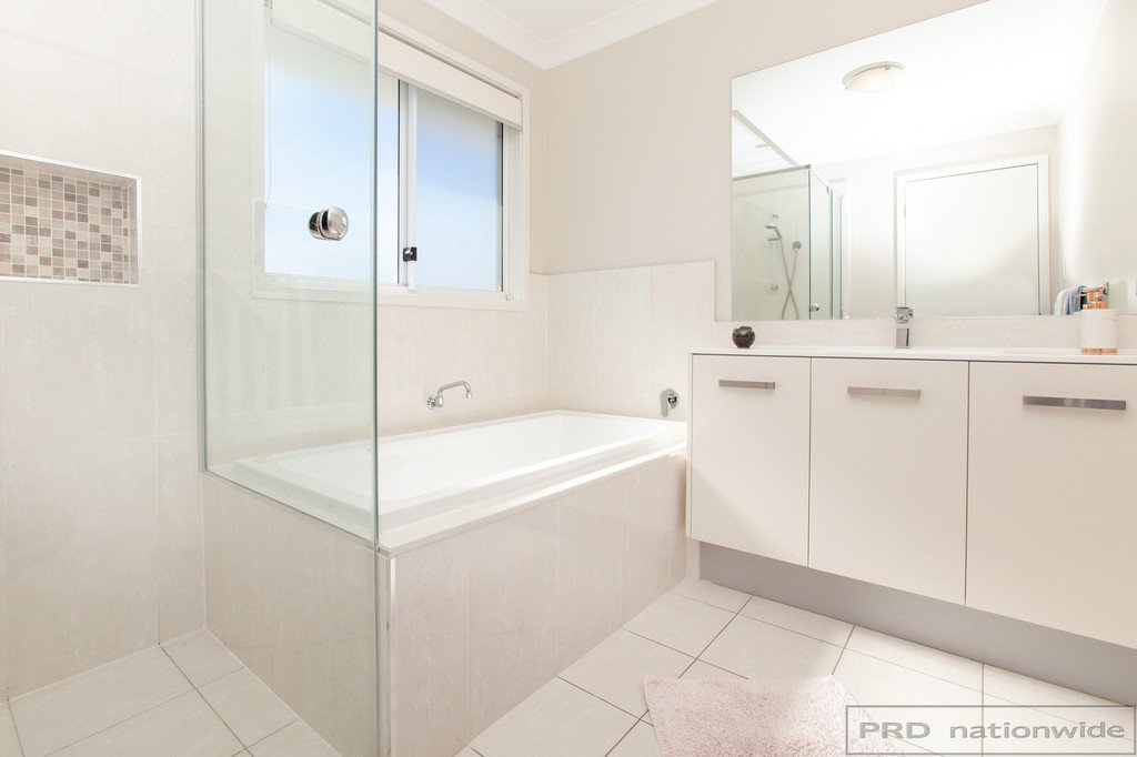 4 Golden Whistler Avenue ABERGLASSLYN 23