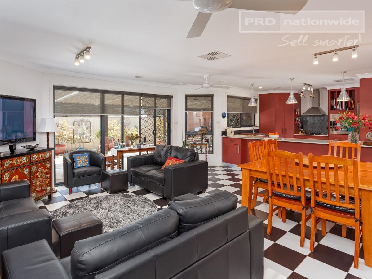 4 Green Street TUMUT 9