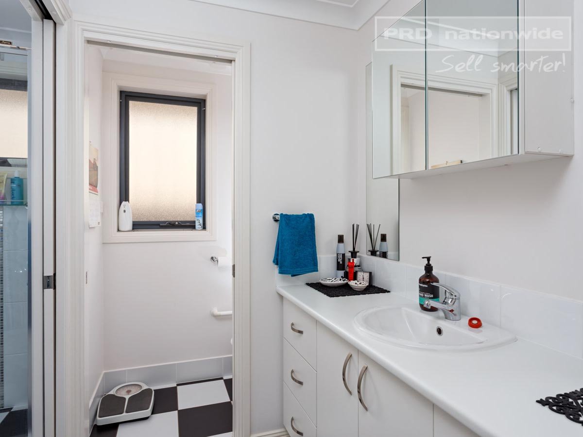 4 Green Street TUMUT 11