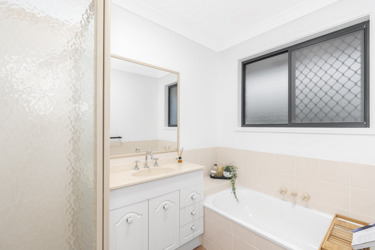 4 Greenfinch Court Jacobs Well 13